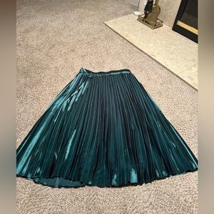 Pleated midi skirt
